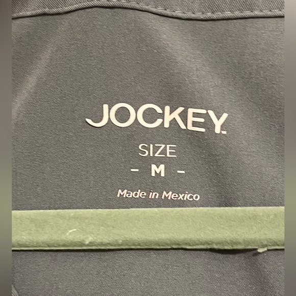 Women’s grey Jockey scrub top. Medium. Excellent used condition - Picture 4 of 4